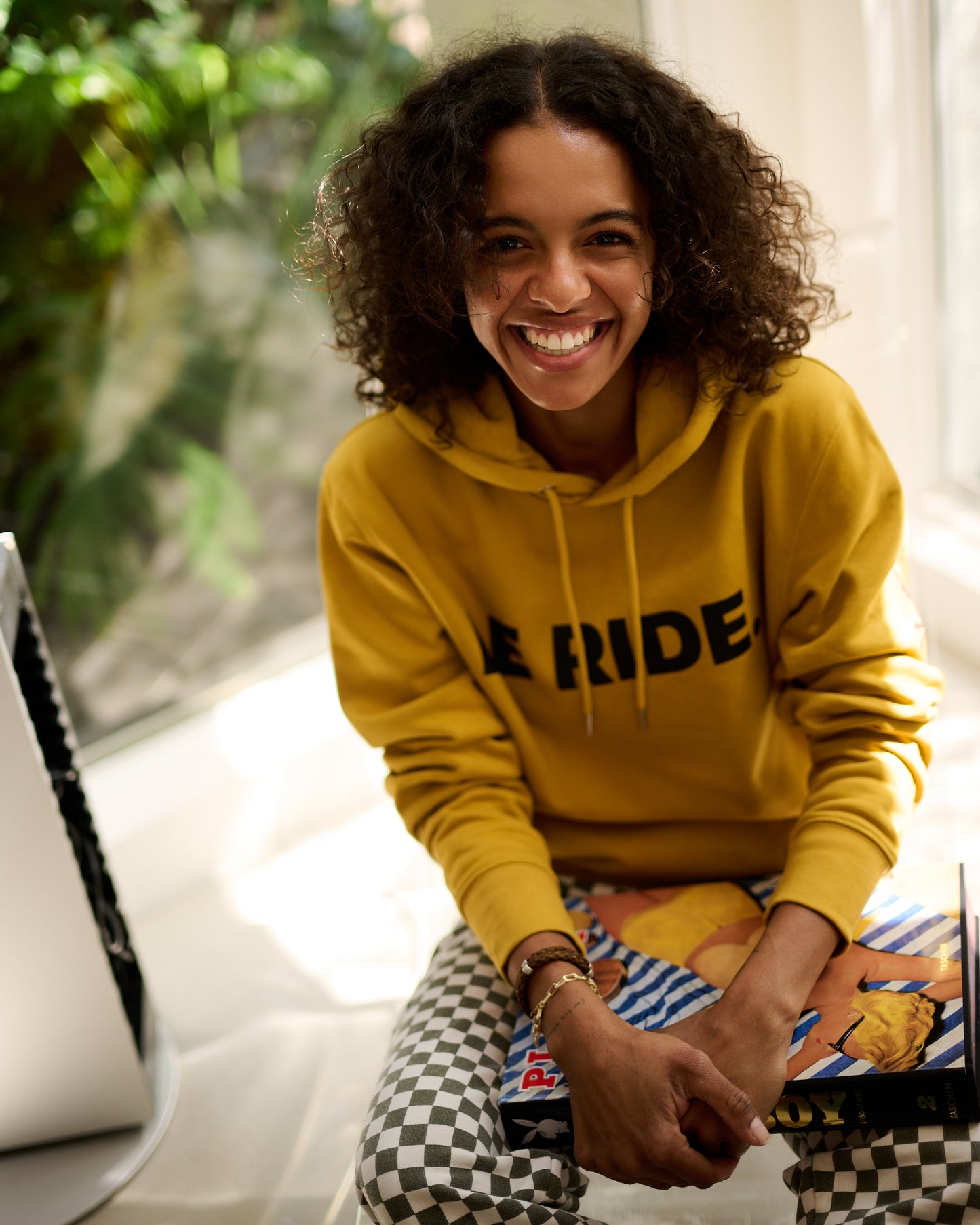 Mustard LE RIDE. Sweatshirt